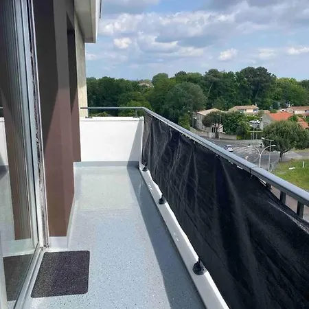 Vue Degagee Au Calme Dernier Etage Mérignac
