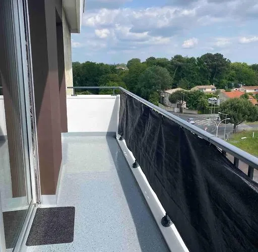 Vue Dégagée Au Calme Dernier Etage Mérignac